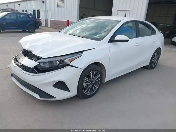 3KPF24AD0RE732906 2024 KIA FORTE - Image 2