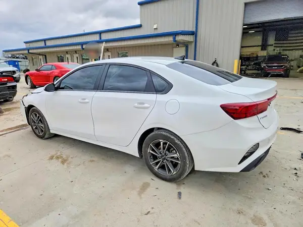 3KPF24AD0RE752606 2024 KIA FORTE - Image 2