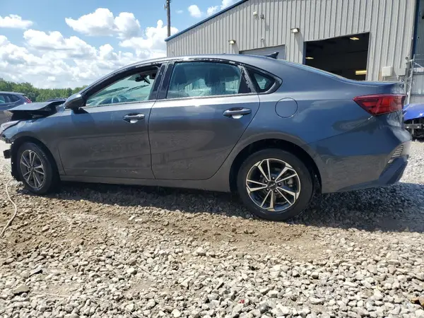 3KPF24AD0RE753898 2024 KIA FORTE - Image 2
