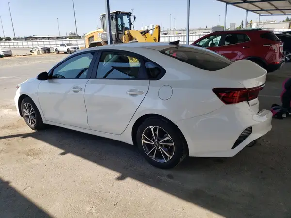 3KPF24AD0RE765887 2024 KIA FORTE - Image 2