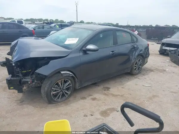 3KPF24AD0RE771303 2024 KIA FORTE - Image 2