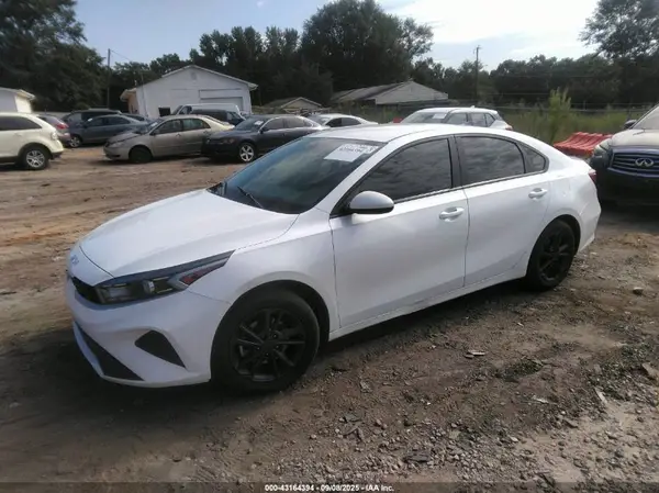 3KPF24AD0RE774699 2024 KIA FORTE - Image 2