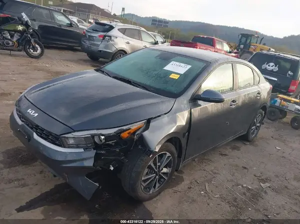 3KPF24AD0RE777909 2024 KIA FORTE - Image 2