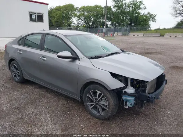 3KPF24AD0RE778882 2024 KIA FORTE - Image 1