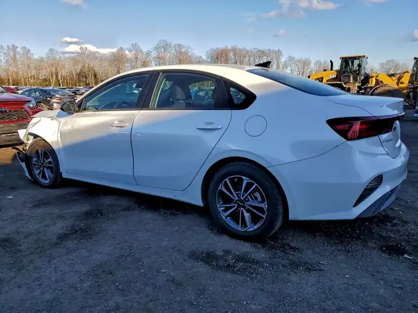 3KPF24AD0RE779823 2024 KIA FORTE - Image 2