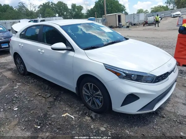 3KPF24AD0RE781877 2024 KIA FORTE - Image 1