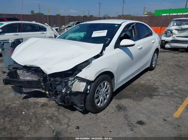 3KPF24AD0RE781975 2024 KIA FORTE - Image 2