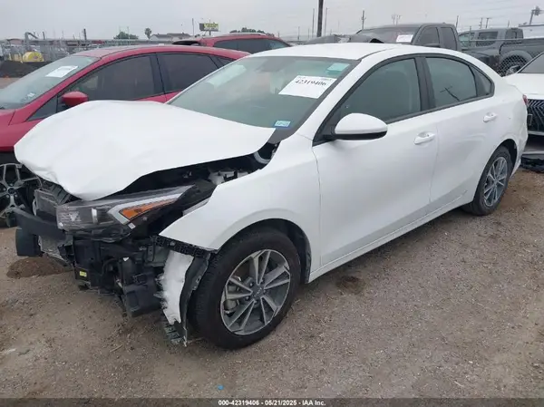 3KPF24AD0RE782883 2024 KIA FORTE - Image 2