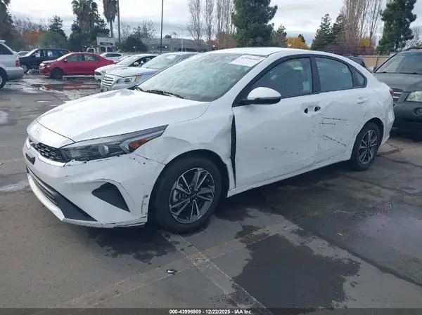 3KPF24AD0RE786254 2024 KIA FORTE - Image 2