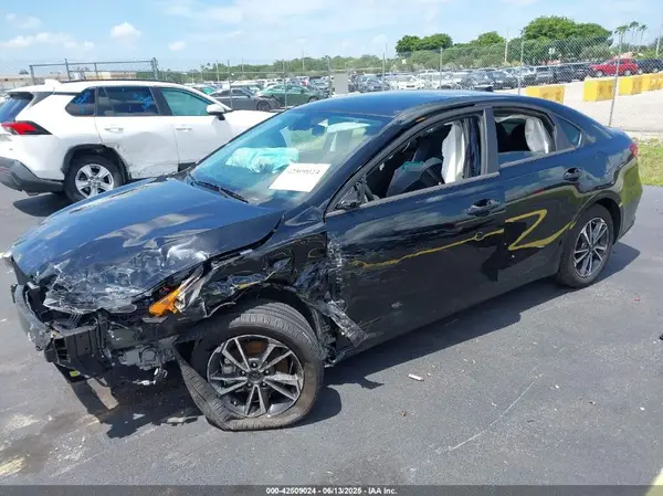 3KPF24AD0RE797979 2024 KIA FORTE - Image 2