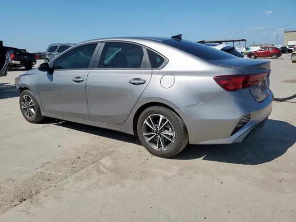 3KPF24AD0RE807278 2024 KIA FORTE - Image 2