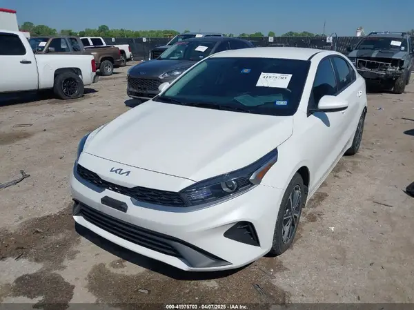 3KPF24AD0RE809371 2024 KIA FORTE - Image 2