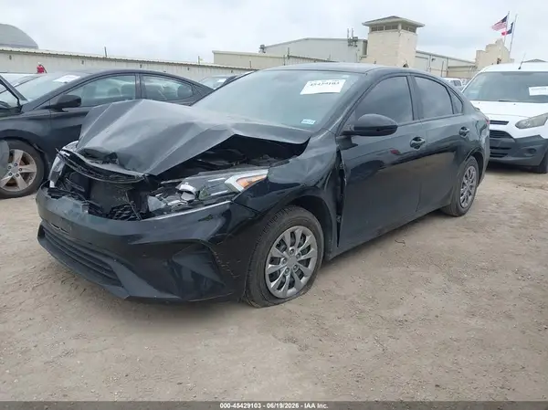 3KPF24AD0RE814327 2024 KIA FORTE - Image 2