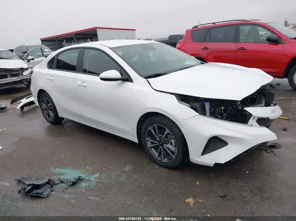 3KPF24AD0RE817292 2024 KIA FORTE - Image 1