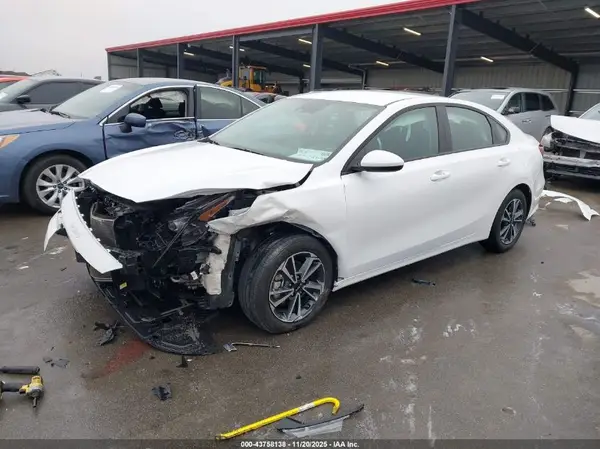 3KPF24AD0RE817292 2024 KIA FORTE - Image 2