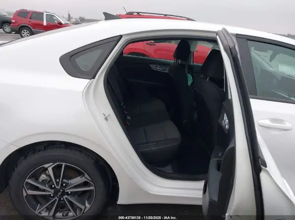 3KPF24AD0RE817292 2024 KIA FORTE - Image 8