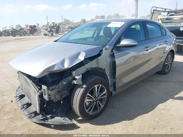 3KPF24AD0RE817406 2024 KIA FORTE - Image 2