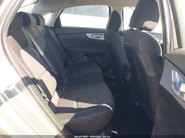 3KPF24AD0RE817406 2024 KIA FORTE - Image 8