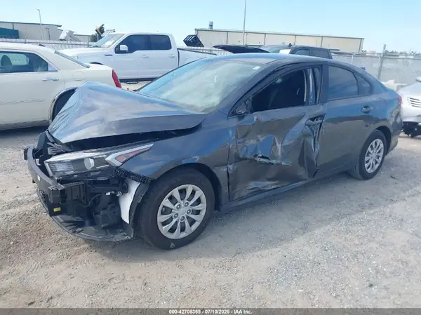 3KPF24AD0RE820449 2024 KIA FORTE - Image 2