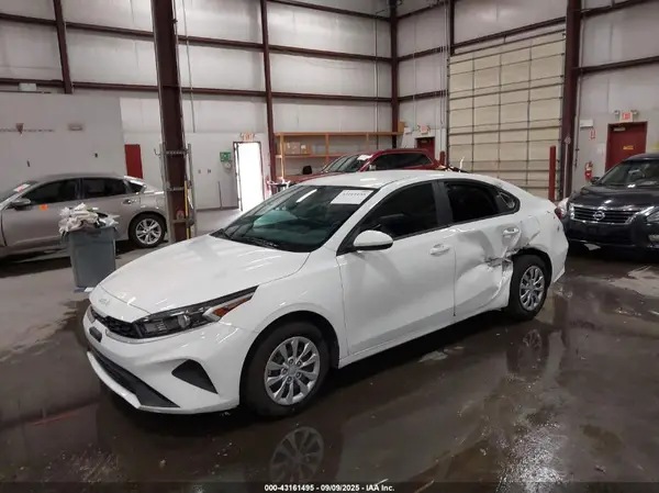 3KPF24AD0RE825408 2024 KIA FORTE - Image 2
