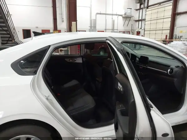 3KPF24AD0RE825408 2024 KIA FORTE - Image 8