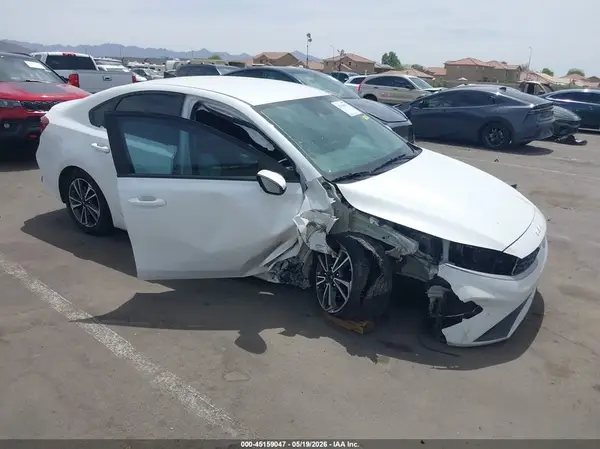 3KPF24AD0RE825604 2024 KIA FORTE - Image 1