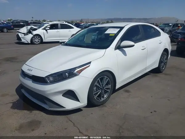 3KPF24AD0RE825604 2024 KIA FORTE - Image 2