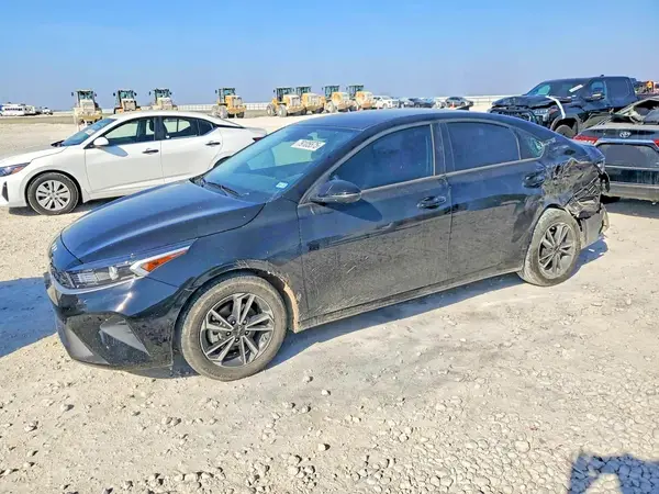 3KPF24AD0RE839762 2024 KIA FORTE - Image 1