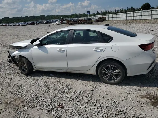 3KPF24AD0RE841463 2024 KIA FORTE - Image 2