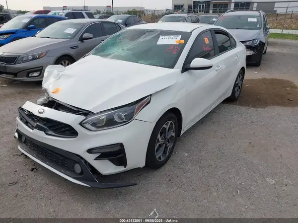 3KPF24AD1KE005778 2019 KIA FORTE - Image 2