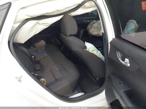 3KPF24AD1KE005778 2019 KIA FORTE - Image 8