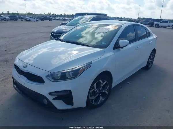 3KPF24AD1KE008535 2019 KIA FORTE - Image 2
