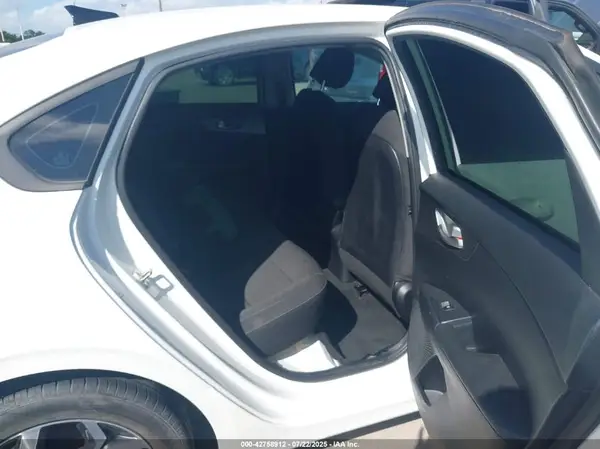 3KPF24AD1KE008535 2019 KIA FORTE - Image 8