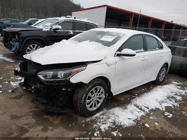 3KPF24AD1KE009815 2019 KIA FORTE - Image 2