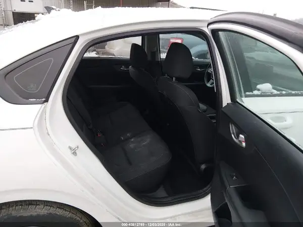 3KPF24AD1KE009815 2019 KIA FORTE - Image 8