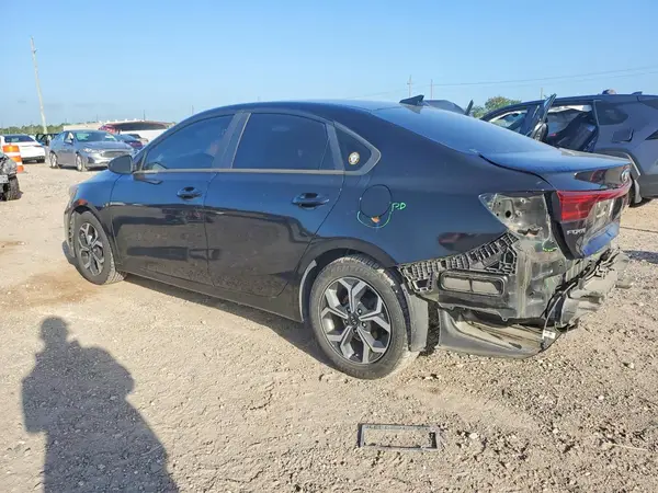 3KPF24AD1KE010656 2019 KIA FORTE - Image 2