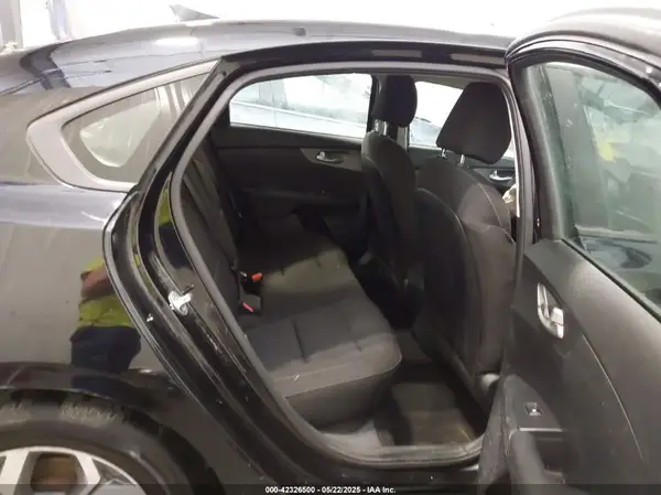 3KPF24AD1KE017574 2019 KIA FORTE - Image 8