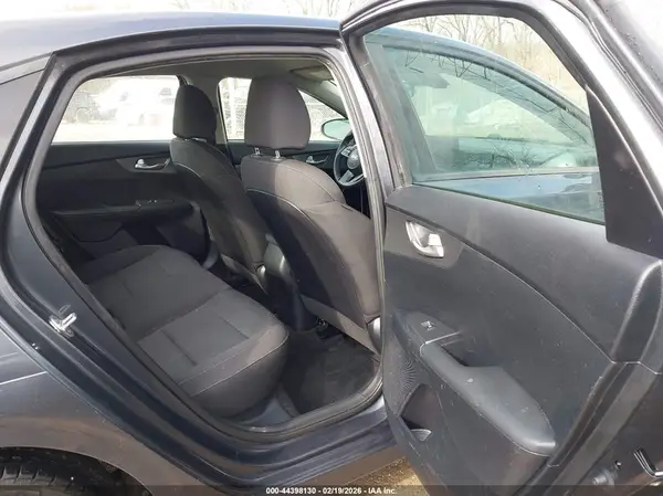 3KPF24AD1KE019809 2019 KIA FORTE - Image 8