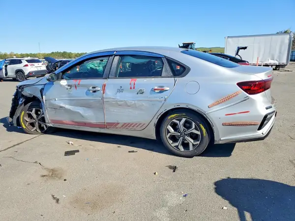 3KPF24AD1KE022225 2019 KIA FORTE - Image 2