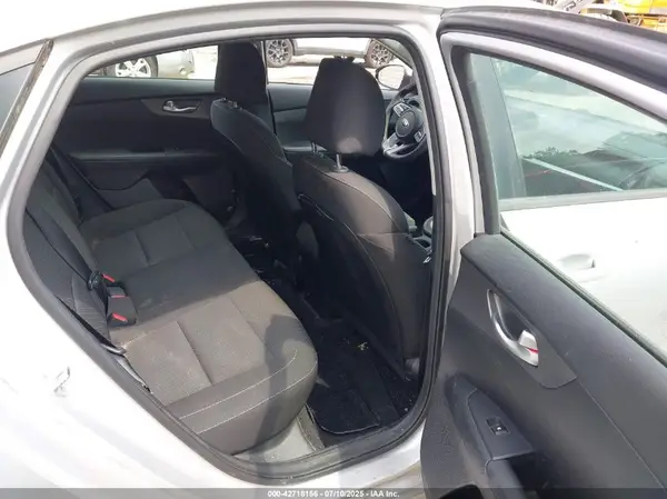 3KPF24AD1KE022449 2019 KIA FORTE - Image 8
