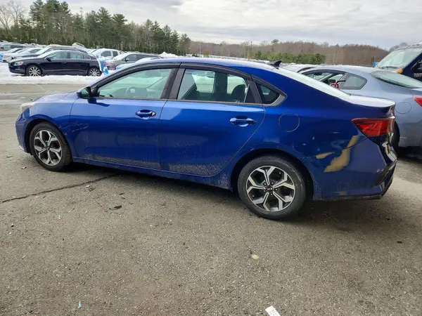3KPF24AD1KE023911 2019 KIA FORTE - Image 2