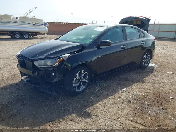 3KPF24AD1KE027411 2019 KIA FORTE - Image 2