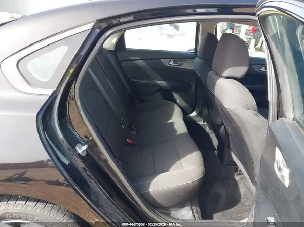 3KPF24AD1KE027411 2019 KIA FORTE - Image 8