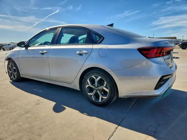3KPF24AD1KE028087 2019 KIA FORTE - Image 2