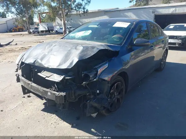 3KPF24AD1KE028431 2019 KIA FORTE - Image 2