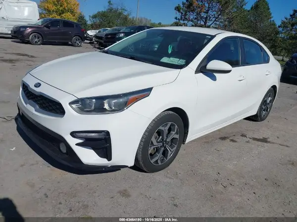 3KPF24AD1KE030082 2019 KIA FORTE - Image 2