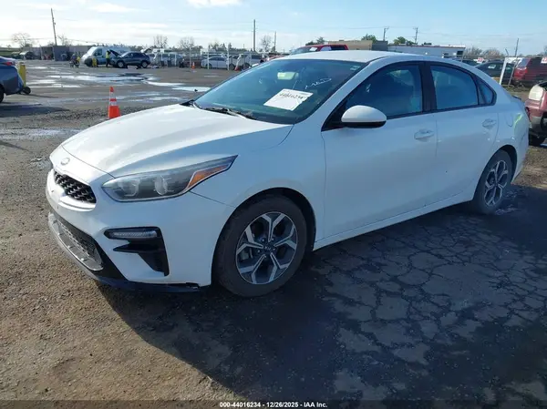 3KPF24AD1KE035735 2019 KIA FORTE - Image 2
