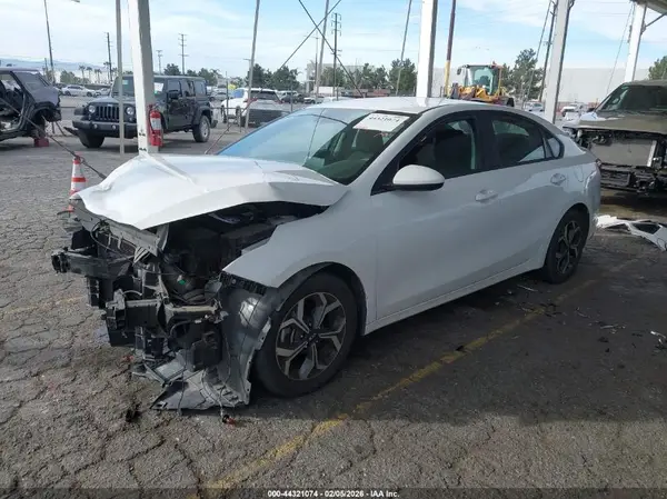 3KPF24AD1KE038943 2019 KIA FORTE - Image 2