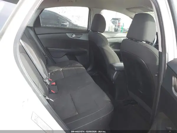 3KPF24AD1KE038943 2019 KIA FORTE - Image 8