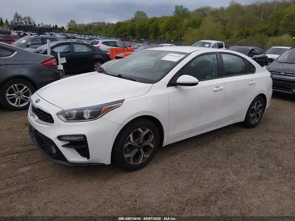 3KPF24AD1KE040319 2019 KIA FORTE - Image 2